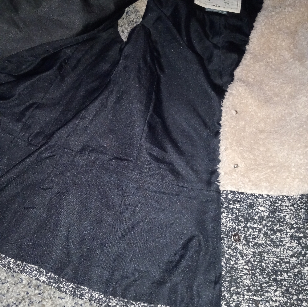 Vest - Picture 3 of 7